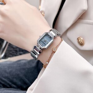 Elegant Women's Exquisite And Versatile Waterproof Watch